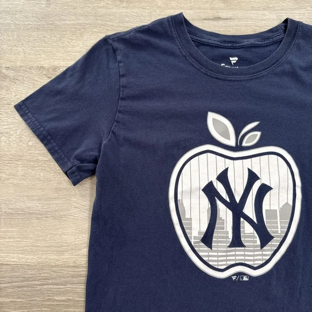 New York Yankees Shirt Big Apple Logo Women's Blue Fanatics Small Cotton Tee